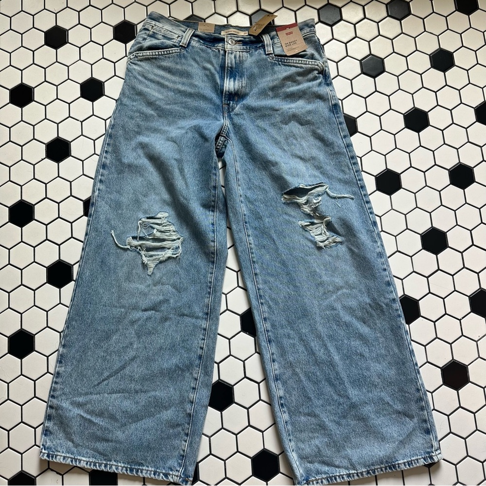 NWT Baggy wide leg Levi’s